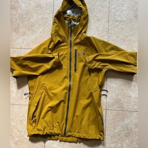 Women’s Mountain Hardware rain jacket